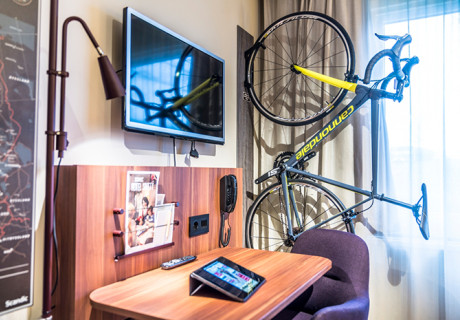 cykel på hotellrummet
