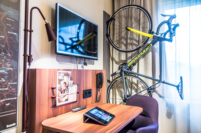 cykel på hotellrummet