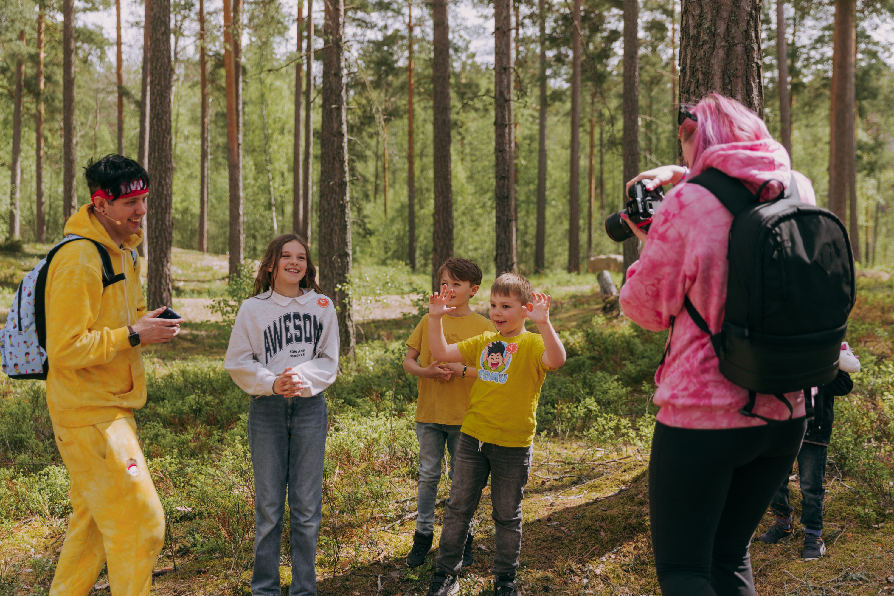 Youtubern Tomu med glada barn